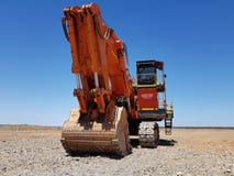 Grande secchio enorme dello zappatore della pala dell'escavatore di estrazione mineraria immagine stock libera da diritti Grande secchio enorme dello zappatore della pala dell'escavatore di estrazione mineraria immagine stock libera da diritti
