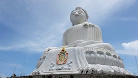 Grande statua bianca di Buddha a Phuket fotografie stock libere da diritti Grande statua bianca di Buddha a Phuket fotografie stock libere da diritti