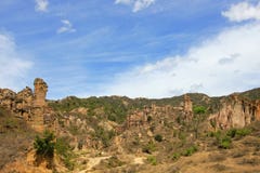 Grands piédestaux de maison de grès et colonnes dans la région naturelle unique de visibilité directe Estoraques, Playa De Belen, images stock Grands piédestaux de maison de grès et colonnes dans la région naturelle unique de visibilité directe Estoraques, Playa De Belen, images stock