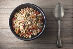 Granola Muesli do cereal da bacia foto de stock royalty free Granola Muesli do cereal da bacia foto de stock royalty free