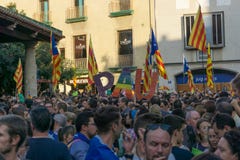 Granollers, Καταλωνία, Ισπανία, στις 3 Οκτωβρίου 2017: paceful άνθρωποι στη διαμαρτυρία στοκ εικόνα με δικαίωμα ελεύθερης χρήσης Granollers, Καταλωνία, Ισπανία, στις 3 Οκτωβρίου 2017: paceful άνθρωποι στη διαμαρτυρία στοκ εικόνα με δικαίωμα ελεύθερης χρήσης
