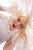Grappige bizarre vrouw met lang haar Stock Foto Grappige bizarre vrouw met lang haar Stock Foto