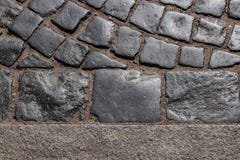 Grauer Pflasterstein, mit Sand, beleuchtete durch die Sonne lizenzfreies stockfoto Grauer Pflasterstein, mit Sand, beleuchtete durch die Sonne lizenzfreies stockfoto