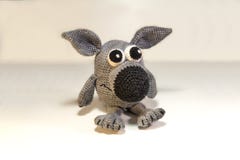 Grauer Wolf des Spielzeugs des grauen Threads lizenzfreies stockfoto Grauer Wolf des Spielzeugs des grauen Threads lizenzfreies stockfoto