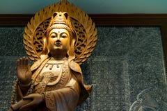 Grawerujący złocisty drewniany Guan Yin Zdjęcia Royalty Free Grawerujący złocisty drewniany Guan Yin Zdjęcia Royalty Free