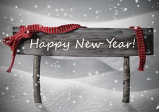 Gray Christmas Sign Happy New årssnö, rött band, snöflingor Royaltyfri Foto Gray Christmas Sign Happy New årssnö, rött band, snöflingor Royaltyfri Foto