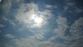 Gray Storm Clouds ziehen in den Himmel um Geschossen auf Kennzeichen II Canons 5D mit Hauptl Linsen stock video Gray Storm Clouds ziehen in den Himmel um Geschossen auf Kennzeichen II Canons 5D mit Hauptl Linsen stock video