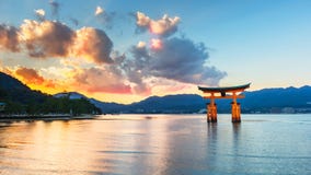 Great Floating Gate (O-Torii) On Miyajima Island Near Itsukushima Shinto Shrine Royalty Free Stock Photography Great Floating Gate (O-Torii) On Miyajima Island Near Itsukushima Shinto Shrine Royalty Free Stock Photography