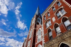 Greenpoint, Бруклин, NY - 08/2/2018 - церковь Святой Антоний Святого Антония Падуи - прихода St Alphonsus стоковое фото Greenpoint, Бруклин, NY - 08/2/2018 - церковь Святой Антоний Святого Антония Падуи - прихода St Alphonsus стоковое фото