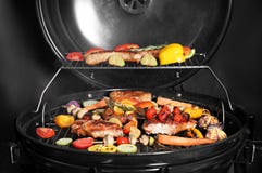 Grillfestgaller med läckert lagat mat kött Royaltyfri Bild Grillfestgaller med läckert lagat mat kött Royaltyfri Bild