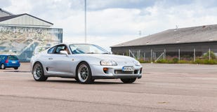 Gris argenté Toyota Supra A80 photos libres de droits Gris argenté Toyota Supra A80 photos libres de droits