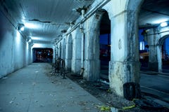 Gritty dark Chicago city street at night. Royalty Free Stock Images Gritty dark Chicago city street at night. Royalty Free Stock Images