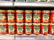 Grocery Store Shelves Stocked with Chef Boyardee Mini Ravioli Stock Photos Grocery Store Shelves Stocked with Chef Boyardee Mini Ravioli Stock Photos