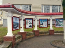 GRODNO BIAŁORUŚ, MARZEC, - 18, 2019: reklamowy stojak w mieście Grodno fotografia stock GRODNO BIAŁORUŚ, MARZEC, - 18, 2019: reklamowy stojak w mieście Grodno fotografia stock