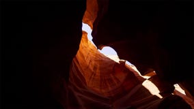 Groefcanion in Groot Trapescalante Nationaal park, Utah, de V.S. De ongebruikelijke kleurrijke zandsteenvormingen in woestijnen v royalty-vrije stock foto's Groefcanion in Groot Trapescalante Nationaal park, Utah, de V.S. De ongebruikelijke kleurrijke zandsteenvormingen in woestijnen v royalty-vrije stock foto's
