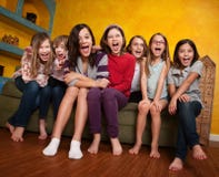Groep het Gillen van Meisjes royalty-vrije stock afbeelding Groep het Gillen van Meisjes royalty-vrije stock afbeelding