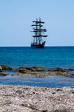 Groot varend schip die op het overzees van Sicili? varen royalty-vrije stock foto Groot varend schip die op het overzees van Sicili? varen royalty-vrije stock foto