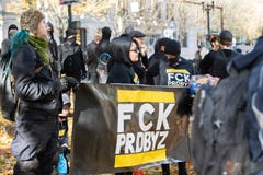 Groupe d'Antifa au rassemblement politique à Portland, Orégon image stock Groupe d'Antifa au rassemblement politique à Portland, Orégon image stock