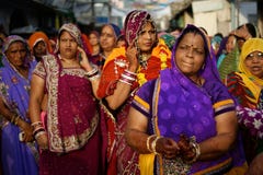 Groupe de femme portant les vêtements colorés, Pushkar, Inde photos libres de droits Groupe de femme portant les vêtements colorés, Pushkar, Inde photos libres de droits