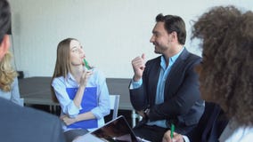 Groupe de gens d'affaires de séance de réflexion de réunion de course réussie Team Planning New Strategy Together de mélange dans banque de vidéos Groupe de gens d'affaires de séance de réflexion de réunion de course réussie Team Planning New Strategy Together de mélange dans banque de vidéos