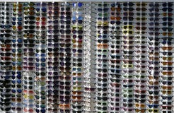 Große Sonnenbrillen von den vielen unterschiedlich lizenzfreie stockbilder Große Sonnenbrillen von den vielen unterschiedlich lizenzfreie stockbilder