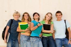 Grupo de estudiantes felices Grupo de estudiantes felices