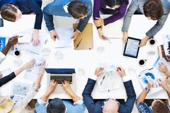 Grupo de hombres de negocios diversos en una reunión fotografía de archivo Grupo de hombres de negocios diversos en una reunión fotografía de archivo