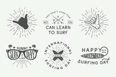 Grupo de logotipos surfando do vintage, cartazes, cópias, slogan ilustração do vetor Grupo de logotipos surfando do vintage, cartazes, cópias, slogan ilustração do vetor