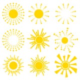 Grupo de ícones alaranjados amarelos simples de Sun no fundo branco Ilustração do vetor dos desenhos animados de um nascer do sol ilustração do vetor Grupo de ícones alaranjados amarelos simples de Sun no fundo branco Ilustração do vetor dos desenhos animados de um nascer do sol ilustração do vetor