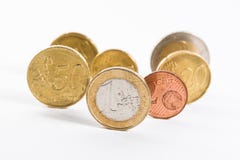 Gruppen av euro myntar stående enastående person ett euro Front Collection arkivbild Gruppen av euro myntar stående enastående person ett euro Front Collection arkivbild