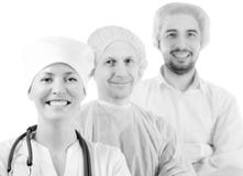 Gruppera ståenden av medicinska doktorer som står i det isolerade sjukhuset fotografering för bildbyråer Gruppera ståenden av medicinska doktorer som står i det isolerade sjukhuset fotografering för bildbyråer