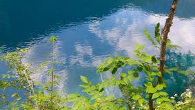 Grünes Seewasser an JIU ZAI GOU lizenzfreie stockfotos Grünes Seewasser an JIU ZAI GOU lizenzfreie stockfotos