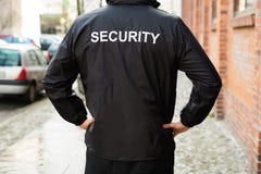 Guardia de seguridad Wearing Jacket fotografía de archivo libre de regalías Guardia de seguridad Wearing Jacket fotografía de archivo libre de regalías