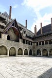 guimaraes Portugal Sierpień 14, 2017: Główny podwórze pałac diucy Braganza, w Anglonormańskim stylu budującym w granitowym ston zdjęcia stock guimaraes Portugal Sierpień 14, 2017: Główny podwórze pałac diucy Braganza, w Anglonormańskim stylu budującym w granitowym ston zdjęcia stock