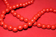 Guirnalda roja con las gotas grandes imagenes de archivo Guirnalda roja con las gotas grandes imagenes de archivo