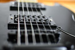 Guitarra elétrica preta, detalhes de comprimidos fotos de stock royalty free Guitarra elétrica preta, detalhes de comprimidos fotos de stock royalty free