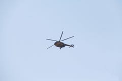 Gula blått för borgerlig helikopter royaltyfria foton Gula blått för borgerlig helikopter royaltyfria foton