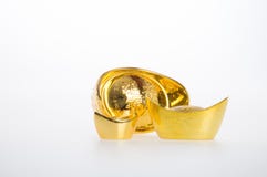 Guld- eller kinesiska guldtackamedelsymboler av rikedom och välstånd royaltyfri bild Guld- eller kinesiska guldtackamedelsymboler av rikedom och välstånd royaltyfri bild