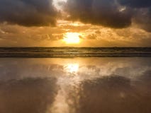 Guld- soluppgång queensland arkivbild Guld- soluppgång queensland arkivbild