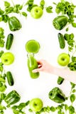 Gurke, Pfeffer, Apfel, Knollensellerie Gemüse für grünliches organisches smoothy für Sportdiät auf Draufsicht des Steinhintergrun Stockfoto Gurke, Pfeffer, Apfel, Knollensellerie Gemüse für grünliches organisches smoothy für Sportdiät auf Draufsicht des Steinhintergrun Stockfoto