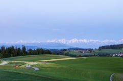 Gurten-Hügel mit Ansicht von Schweizer Alpen, die Schweiz stockfoto Gurten-Hügel mit Ansicht von Schweizer Alpen, die Schweiz stockfoto