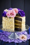 Gâteau avec des amandes et des clous de girofle Photo stock Gâteau avec des amandes et des clous de girofle Photo stock