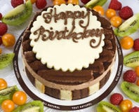 Gâteau d'anniversaire de chocolat photo stock Gâteau d'anniversaire de chocolat photo stock