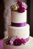 Gâteau de mariage avec des fleurs Gâteau de mariage avec des fleurs