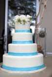 Gâteau de mariage quatre à gradins photos libres de droits Gâteau de mariage quatre à gradins photos libres de droits