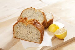 Gâteau de trois tranches avec le pavot photographie stock Gâteau de trois tranches avec le pavot photographie stock