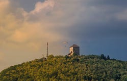 Góruje po środku pięknej natury w Vrsac mieście zdjęcie royalty free Góruje po środku pięknej natury w Vrsac mieście zdjęcie royalty free