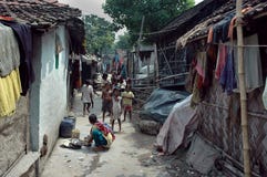 Habitantes de los tugurios de la Kolkata-India imagenes de archivo Habitantes de los tugurios de la Kolkata-India imagenes de archivo