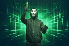 Hakkermens die met vetemasker de binaire kabeljauw van de systeemveiligheid binnendringen in een beveiligd computersysteem stock fotografie Hakkermens die met vetemasker de binaire kabeljauw van de systeemveiligheid binnendringen in een beveiligd computersysteem stock fotografie