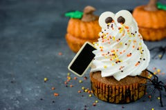 Halloween pumpkin cupcakes with funny meringue ghost, idea for H Stock Image Halloween pumpkin cupcakes with funny meringue ghost, idea for H Stock Image